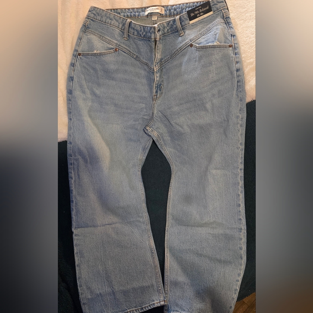 Brand new never worn Relaxed 90a High Rise 33/16 Short Womens jeans